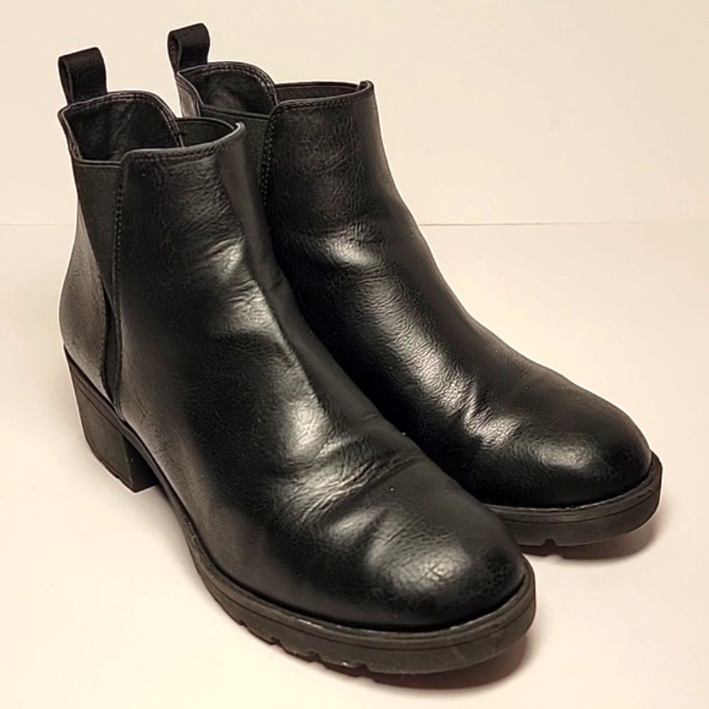 Sophie17 Bree Black Chelsea Bootie Ankle Boots Faux Leather Pull-On Block Heel 5